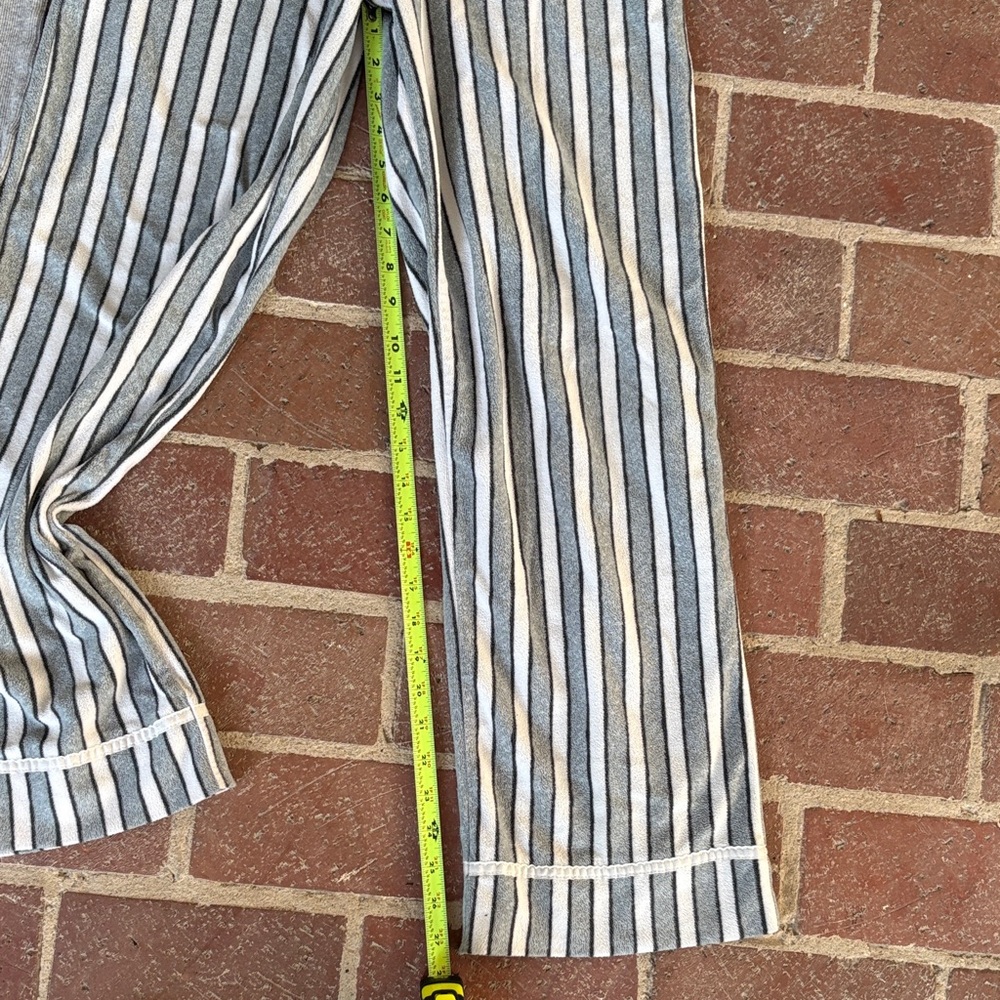 Simply Vera Vera Wang Gray and White Striped Pajama Bottoms/Old Navy Tank Top - Picture 11 of 13